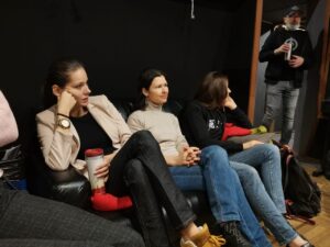 Внимательно слушаем